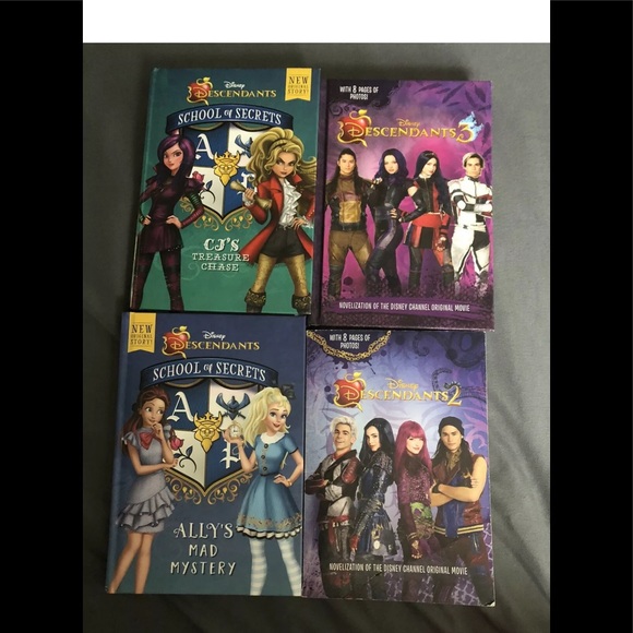 Disney decendants book lot school Of Secrets.